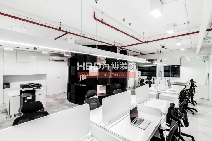 純黑白辦公設(shè)計(jì),廣州裝修設(shè)計(jì)公司,辦公室裝修風(fēng)格,海博裝飾.jpg 純黑白辦公設(shè)計(jì),廣州裝修設(shè)計(jì)公司,辦公室裝修風(fēng)格,海博裝飾.jpg