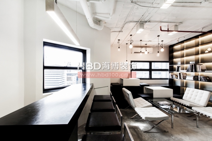 純黑白辦公設(shè)計(jì),廣州裝修設(shè)計(jì)公司,辦公室裝修風(fēng)格,海博裝飾.jpg 純黑白辦公設(shè)計(jì),廣州裝修設(shè)計(jì)公司,辦公室裝修風(fēng)格,海博裝飾.jpg