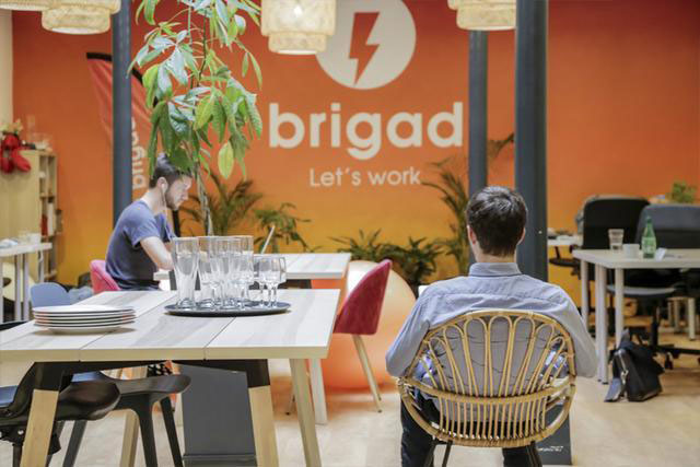 充滿活力的辦公室裝修.jpg 充滿活力的辦公室裝修.jpg